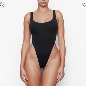 NEW SKIMS RARE Fits everybody high cut bodysuit low back onyx black 3X